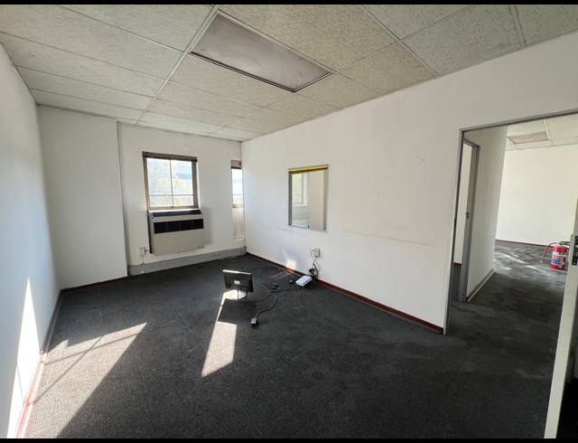 430M² WAREHOUSE TO LET IN STRIJDOMPARK